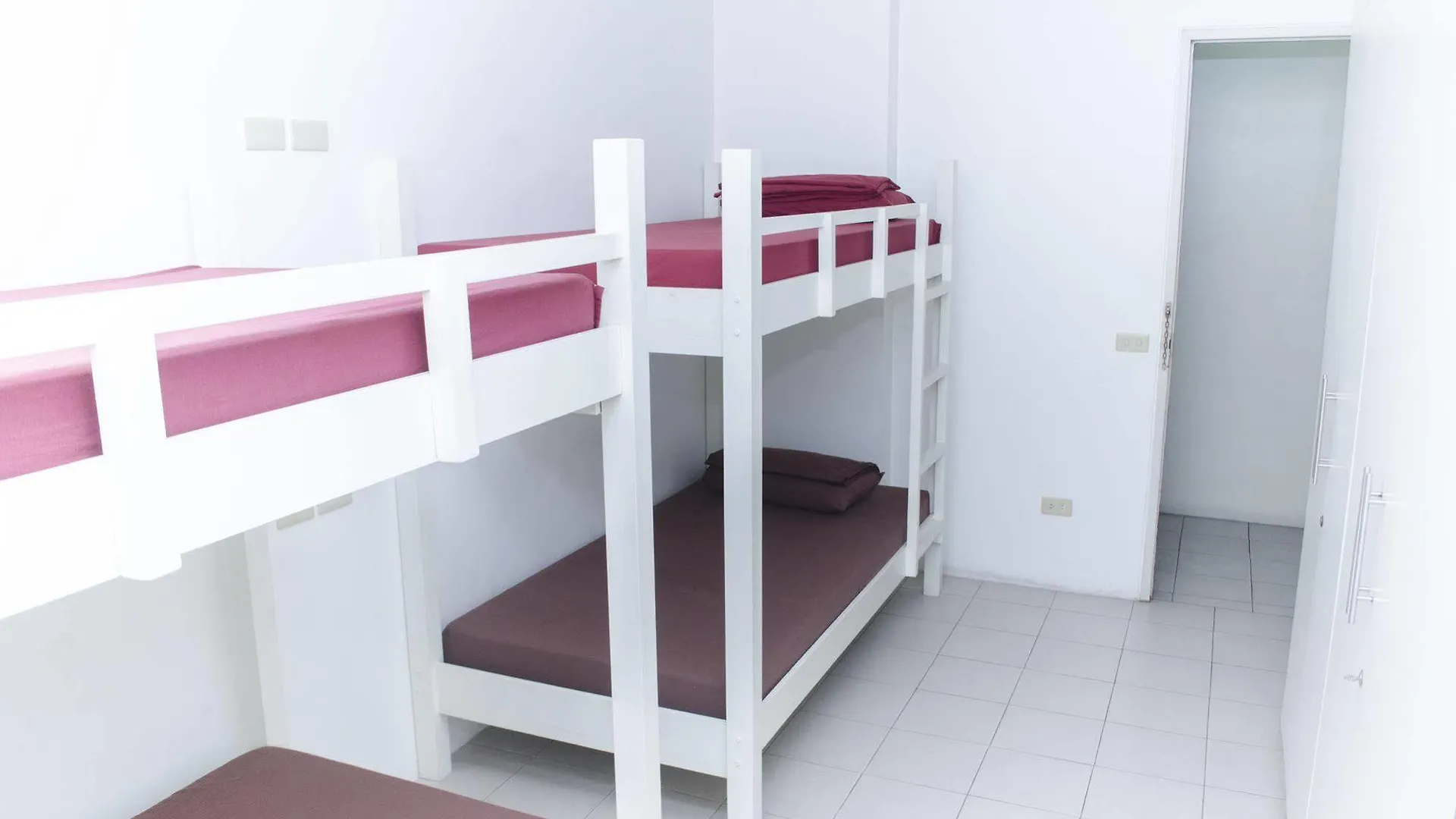 Tarasa Hostel Manila  Pasay